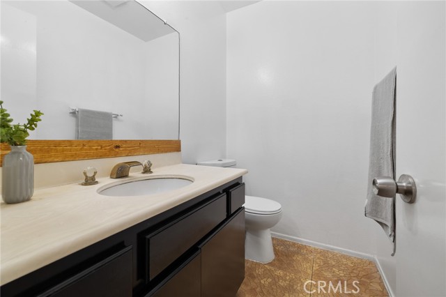 Detail Gallery Image 15 of 42 For 13534 Cordary Ave #14,  Hawthorne,  CA 90250 - 3 Beds | 3 Baths