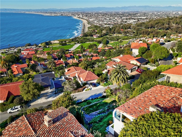 Detail Gallery Image 2 of 32 For 773 via Somonte, Palos Verdes Estates,  CA 90274 - 4 Beds | 3 Baths
