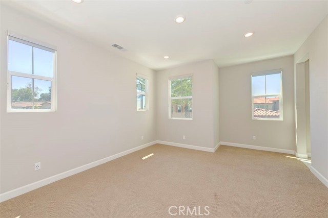 1138 Delpy View Point, Vista CA: https://media.crmls.org/medias/226150d0-d5d8-466c-815b-b26784dd2c87.jpg