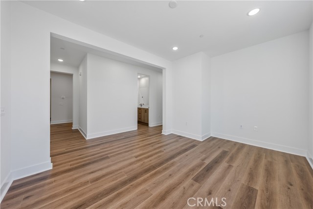 30105 Hillside Place, Castaic CA: https://media.crmls.org/medias/22618d12-cd3e-4e24-8005-dc60c41bc40b.jpg