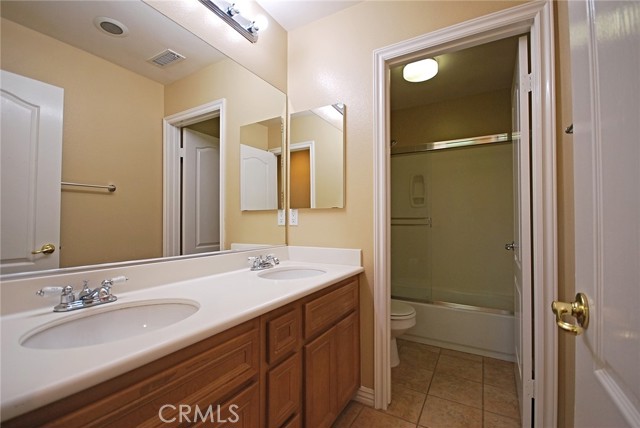 Detail Gallery Image 17 of 21 For 25550 via Ventana, Valencia,  CA 91381 - 3 Beds | 3 Baths