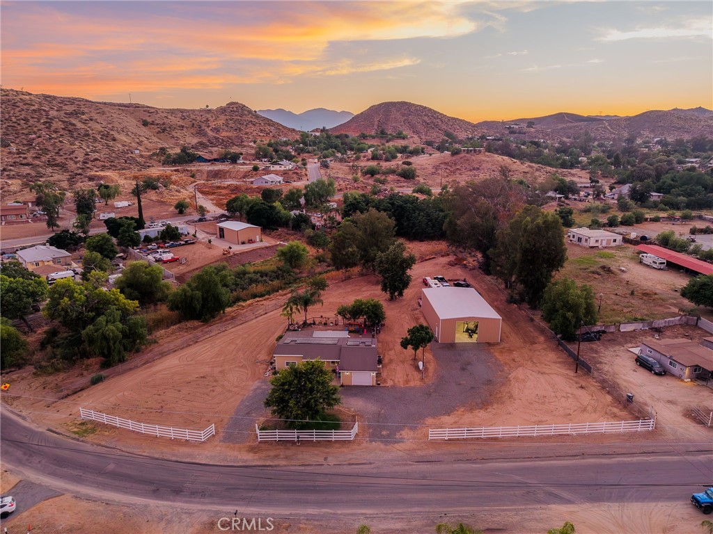 https://media.crmls.org/medias/22620858-ca9c-4a3e-902e-40f513c1f1be.jpg?preset=X-Large