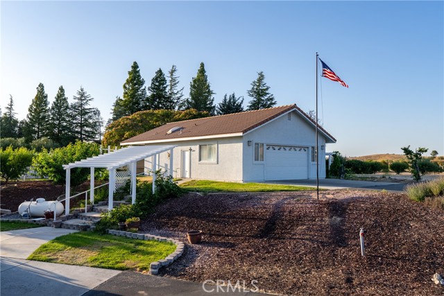 5570 Rancho La Loma Linda Drive, Paso Robles CA: https://media.crmls.org/medias/2262919d-6ec6-466e-8ca8-1882e637284a.jpg