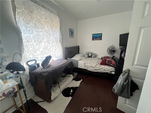 5881 S Broadway, Los Angeles CA: https://media.crmls.org/medias/2262aae5-bf20-4d55-8d90-9afefde94a9e.jpg