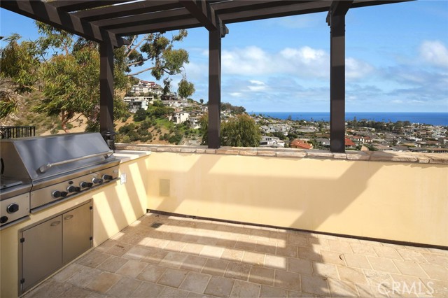 1131 Emerald Bay, Laguna Beach CA: https://media.crmls.org/medias/2262c5b0-5ef7-4e34-ba12-ba8600f877db.jpg