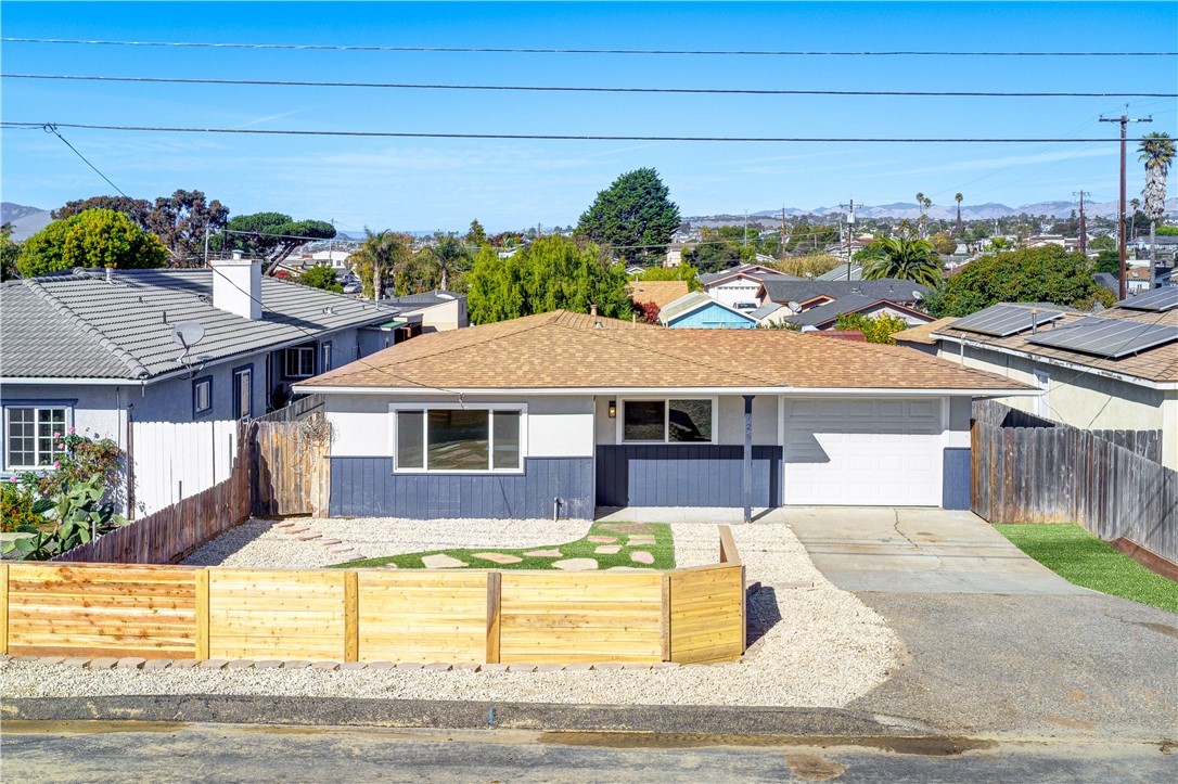 Detail Gallery Image 1 of 23 For 725 Nice Avenue, Grover Beach,  CA 93433 - 3 Beds | 1 Baths