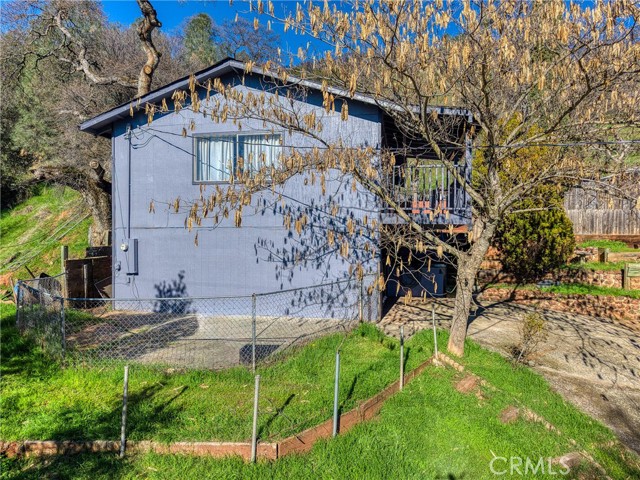 12410 Lakeview Drive, Clearlake Oaks CA: https://media.crmls.org/medias/2263d1e6-571b-4c9d-a804-0450f7368c96.jpg
