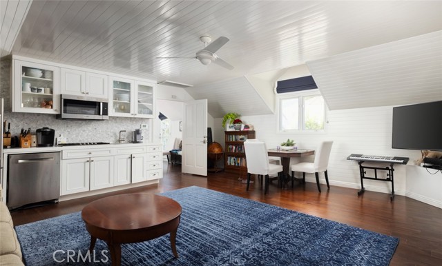 Detail Gallery Image 48 of 69 For 125 Kings Pl, Newport Beach,  CA 92663 - 5 Beds | 6/1 Baths