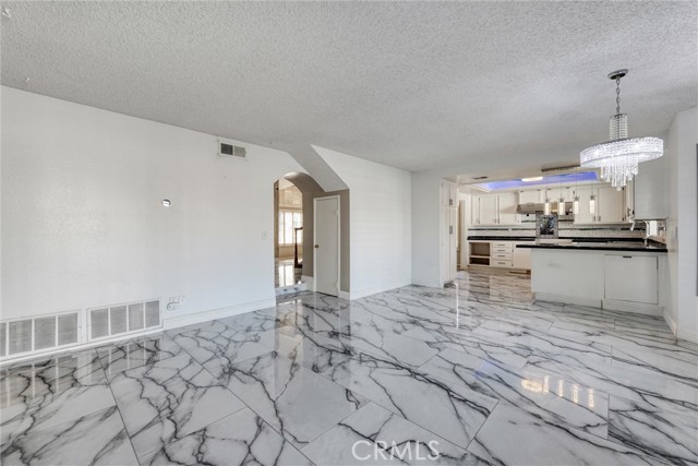 Detail Gallery Image 15 of 64 For 37519 Brighton Ct, Palmdale,  CA 93550 - 4 Beds | 3 Baths