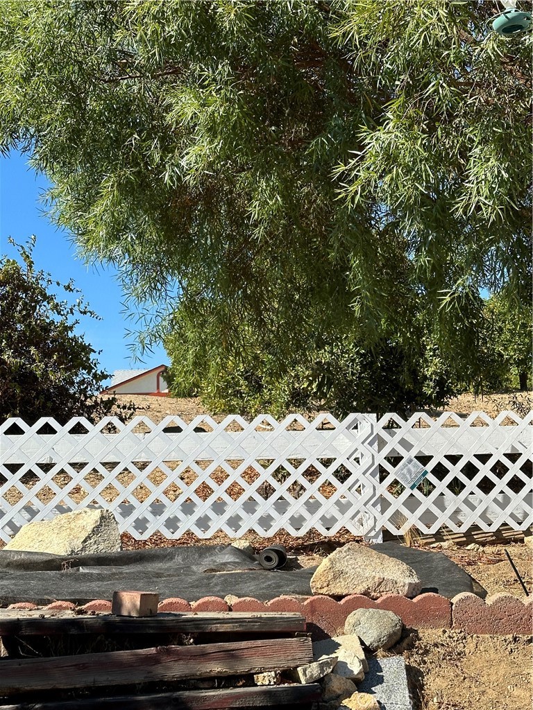 https://media.crmls.org/medias/22648347-9e40-4c3d-a0e6-532435a54402.jpg?preset=X-Large