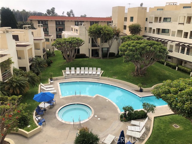 520 The Village, Redondo Beach, California 90277, 2 Bedrooms Bedrooms, ,2 BathroomsBathrooms,Residential,Sold,The Village,PW22089183