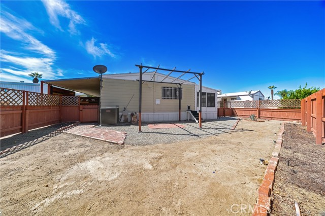 575 S Lyon, Hemet CA: https://media.crmls.org/medias/22651f22-9c4d-4aad-bbf2-3928fd75fe6e.jpg