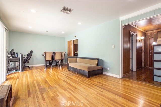 Detail Gallery Image 9 of 33 For 19858 Saticoy, Winnetka,  CA 91306 - 3 Beds | 2 Baths