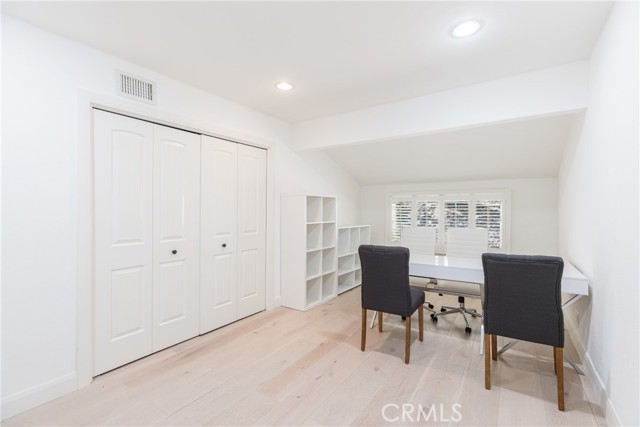 Detail Gallery Image 21 of 25 For 23760 Oakfield Rd, Hidden Hills,  CA 91302 - 4 Beds | 3/1 Baths