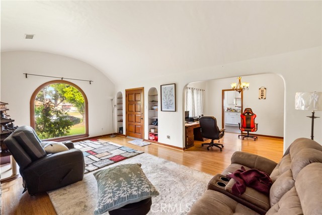 Detail Gallery Image 3 of 28 For 1841 S 6th St, Alhambra,  CA 91803 - 6 Beds | 4 Baths