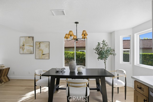 Detail Gallery Image 14 of 52 For 1069 Belleza St, Camarillo,  CA 93012 - 2 Beds | 2 Baths