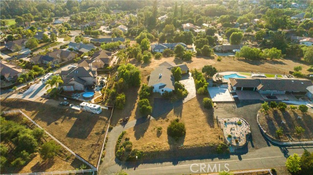 711 Tumble Creek Lane, Fallbrook CA: https://media.crmls.org/medias/2267d9a0-b523-4ffb-ae77-6b8bb6dc905f.jpg