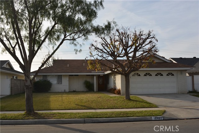 19401 Pitcairn Ln, Huntington Beach, CA 92646