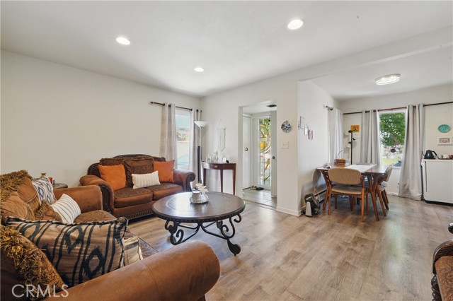 Detail Gallery Image 9 of 31 For 1320 23rd St, Manhattan Beach,  CA 90266 - 3 Beds | 2 Baths