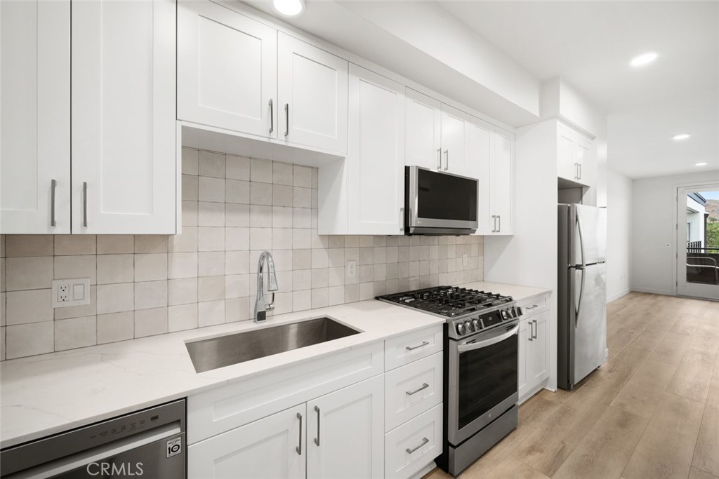 2475 Victoria Avenue #406