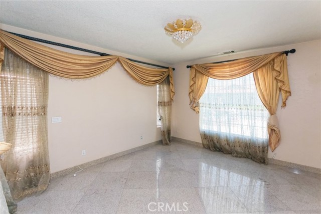 Detail Gallery Image 14 of 45 For 13030 Caspian, Victorville,  CA 92395 - 4 Beds | 3 Baths