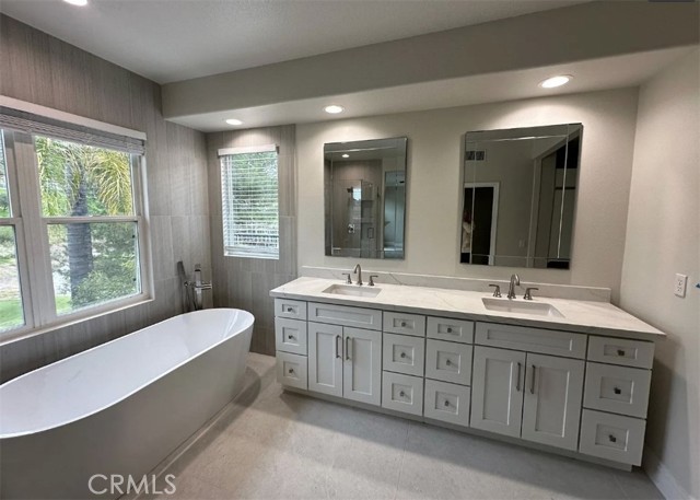 Detail Gallery Image 5 of 17 For 15 Willowglade, Rancho Santa Margarita,  CA 92679 - 5 Beds | 4 Baths