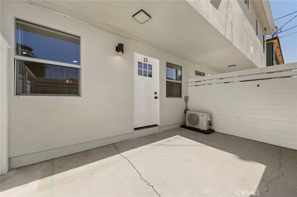 https://media.crmls.org/medias/226be497-28f0-497d-9367-3729c6717d86.jpg?preset=X-Large