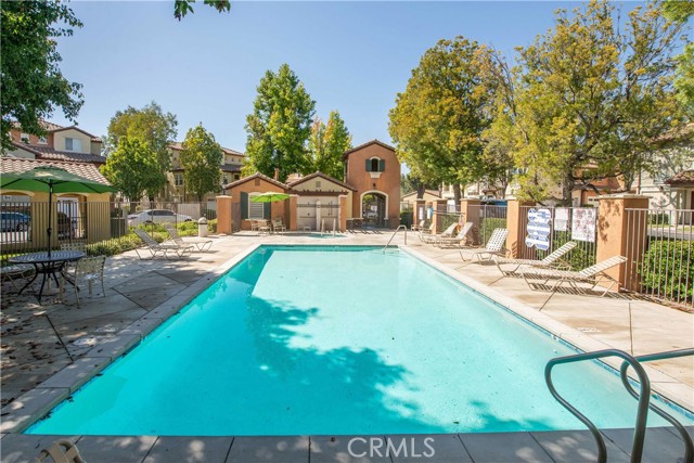 Detail Gallery Image 31 of 33 For 28254 Canterbury Ct, Valencia,  CA 91354 - 2 Beds | 2/1 Baths