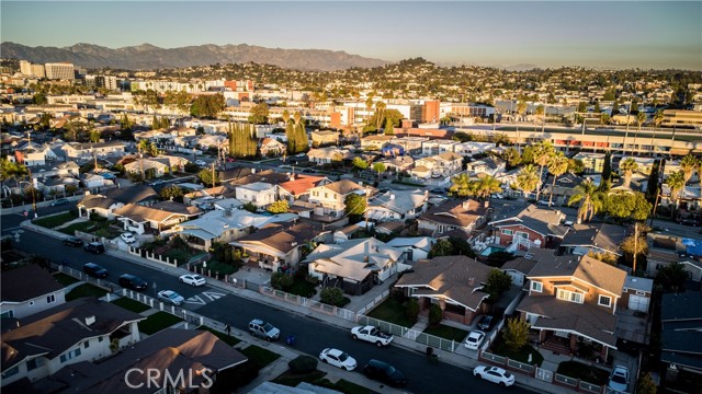 748 N Kenmore, Los Angeles CA: https://media.crmls.org/medias/226c763f-d11b-46e4-98c9-79264febe1d7.jpg