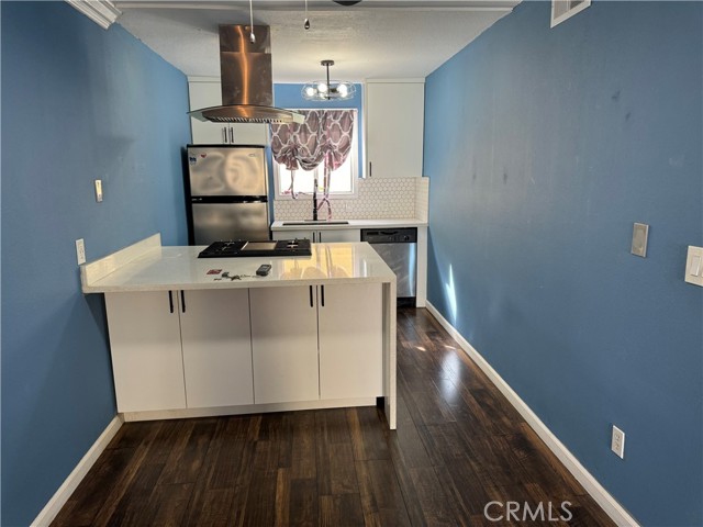 Detail Gallery Image 13 of 20 For 7045 Woodley Ave #110,  Van Nuys,  CA 91406 - 2 Beds | 2 Baths