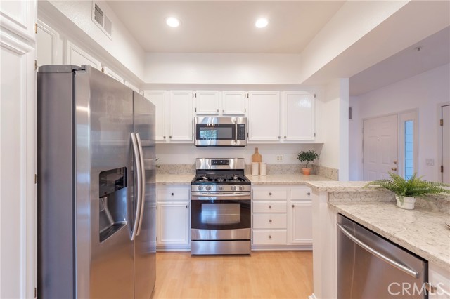 Detail Gallery Image 5 of 39 For 20151 Sealpoint Ln #109,  Huntington Beach,  CA 92646 - 2 Beds | 2 Baths