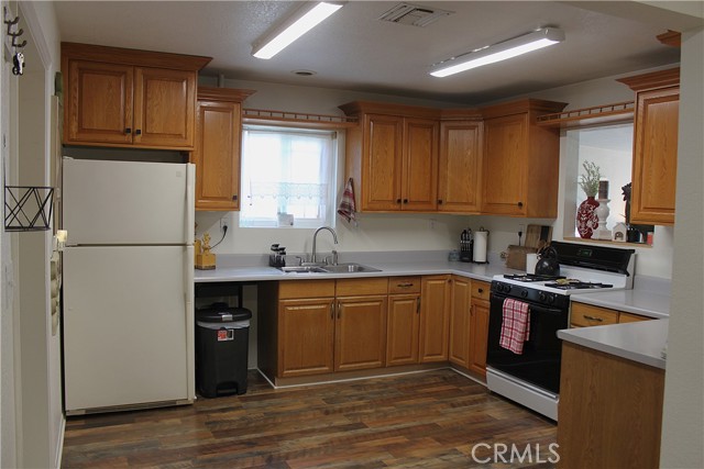 Detail Gallery Image 14 of 53 For 3840 Lupine, Rosamond,  CA 93560 - 4 Beds | 3 Baths