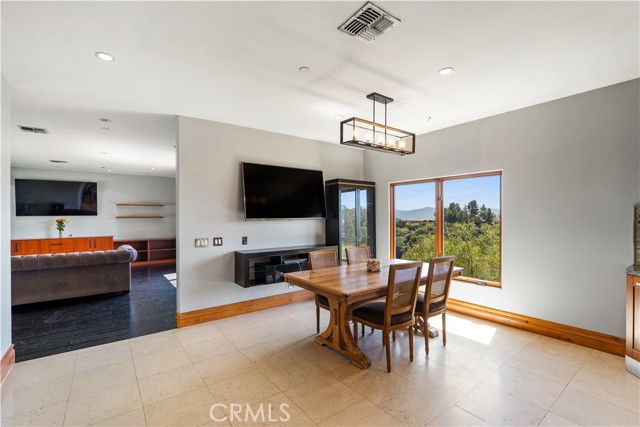 24410 Mulholland, Calabasas CA: https://media.crmls.org/medias/226e456f-f40d-4330-b377-c66f20004785.jpg