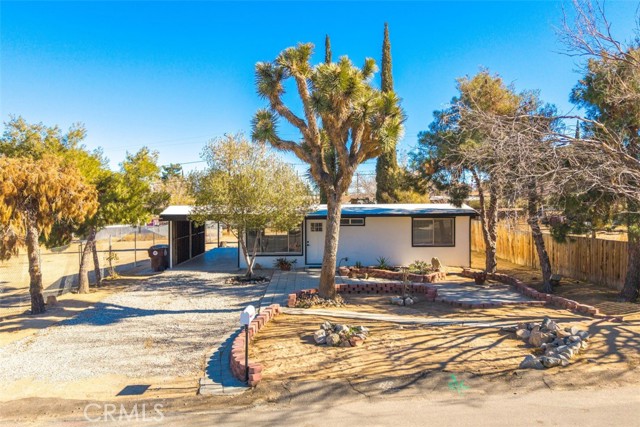 Detail Gallery Image 3 of 36 For 7457 Borrego Trl, Yucca Valley,  CA 92284 - 2 Beds | 1 Baths