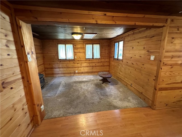 Detail Gallery Image 9 of 17 For 851 Jay Bird Ln, Big Bear Lake,  CA 92315 - 2 Beds | 1 Baths