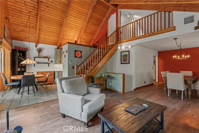 1364 Toronto Drive, Lake Arrowhead CA: https://media.crmls.org/medias/226f4a61-4599-414a-aec3-59ecdc451a29.jpg