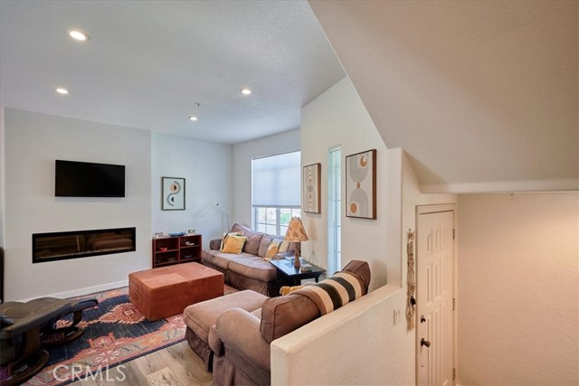 Detail Gallery Image 5 of 35 For 825 N Cleveland St #F,  Oceanside,  CA 92054 - 2 Beds | 2/1 Baths