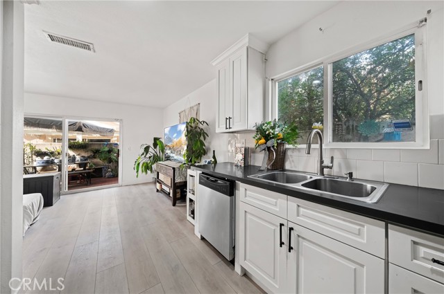 Detail Gallery Image 13 of 27 For 717 North Angeleno Avenue, Azusa,  CA 91702 - 4 Beds | 2/1 Baths