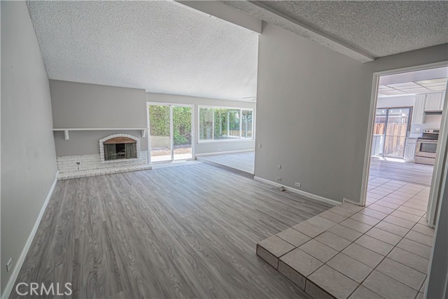 25688 Dorado Drive, Valencia CA: https://media.crmls.org/medias/22709849-e082-4cd2-98d5-959e74d42468.jpg