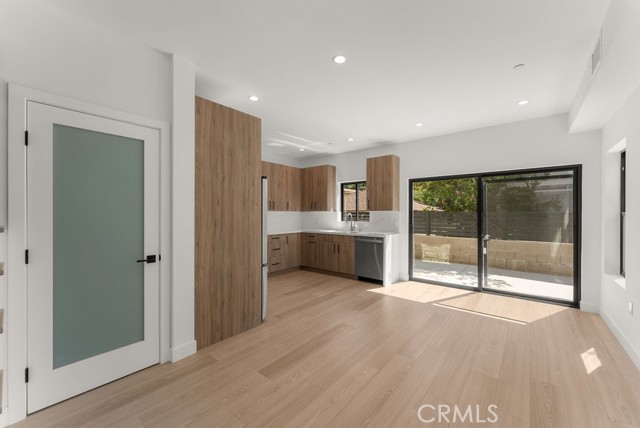 2155 Glenada Avenue, Montrose CA: https://media.crmls.org/medias/22715307-7ed8-4a2a-be7f-16c501b9adde.jpg