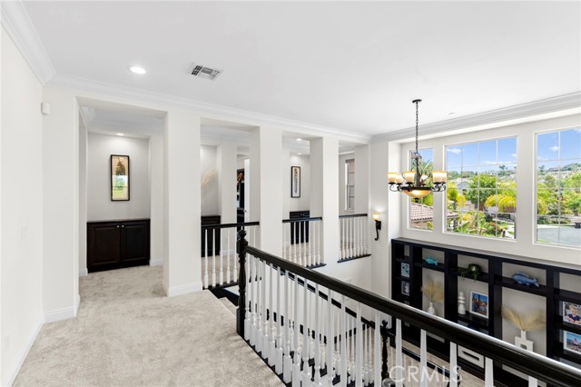 15020 Applewood Court, San Diego CA: https://media.crmls.org/medias/22717215-cf62-43d7-8d97-ef131f9efb70.jpg