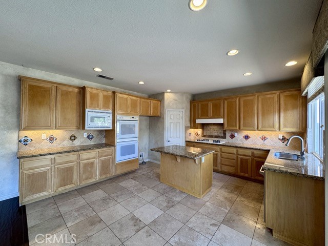 Detail Gallery Image 17 of 53 For 45632 Corte Royal, Temecula,  CA 92592 - 3 Beds | 3 Baths