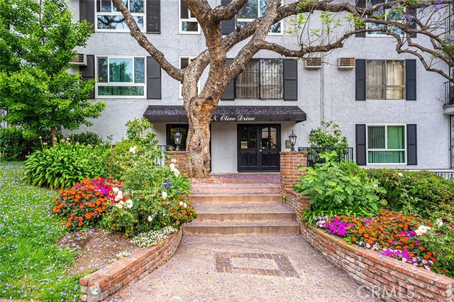 1222 N Olive Dr, West Hollywood CA: https://media.crmls.org/medias/2271c37f-6bb1-4243-891b-76ae629f243f.jpg