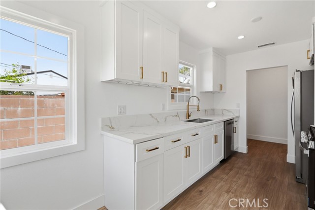 Detail Gallery Image 10 of 19 For 9841 Stanwin, Arleta,  CA 91331 - 3 Beds | 2 Baths