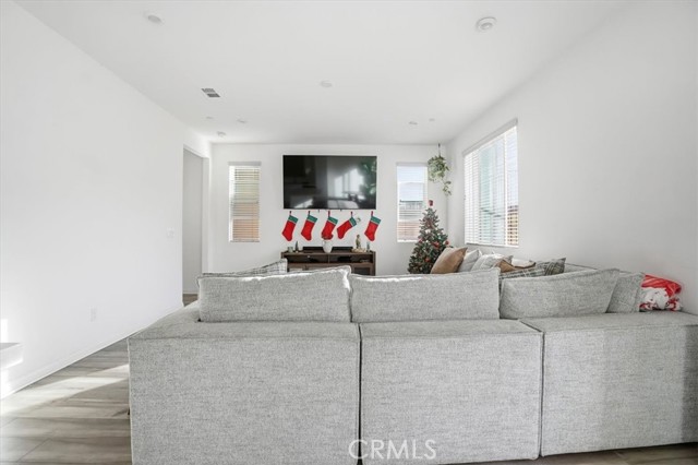 Detail Gallery Image 7 of 52 For 556 Enzo St, Lake Elsinore,  CA 92530 - 3 Beds | 2/1 Baths