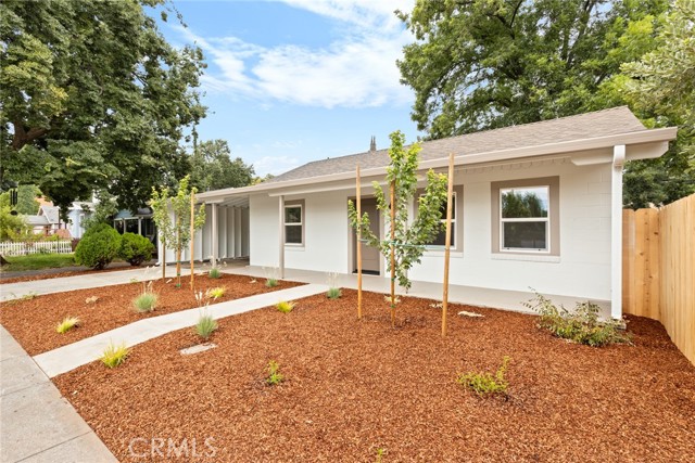 770 E 20th Street, Chico CA: https://media.crmls.org/medias/2273ac88-3eed-4c9b-8168-559c40c8c469.jpg