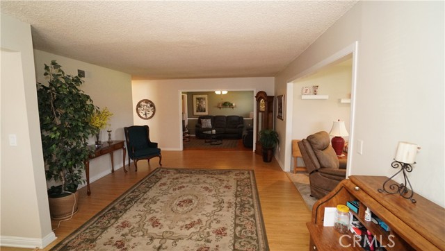 Detail Gallery Image 17 of 39 For 16519 Minnehaha, Granada Hills,  CA 91344 - 3 Beds | 2 Baths