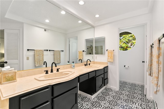 Detail Gallery Image 25 of 45 For 590 John K Dr #102,  Long Beach,  CA 90803 - 3 Beds | 2/1 Baths