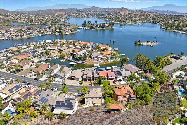 30571 Longhorn Drive, Canyon Lake CA: https://media.crmls.org/medias/2274debb-c0a7-44f2-9e8d-6f2188259335.jpg