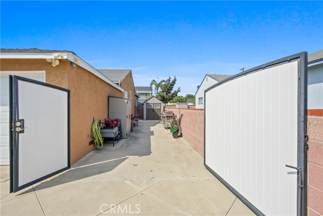 11051 Tarawa Drive, Los Alamitos CA: https://media.crmls.org/medias/22750344-193b-413e-b5a1-01d4108825e1.jpg